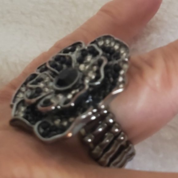 Vintage Black and White Beaded Ring ~ 4 for $30 Bundle ~ - Picture 4 of 12